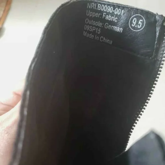 Not rated womens black suede Fringe boots Size 9.5 condition is like new - Picture 4 of 4